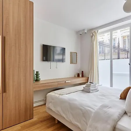 Apartment Exceptional 3 Bedrooms Heart Of By Prestige Paris