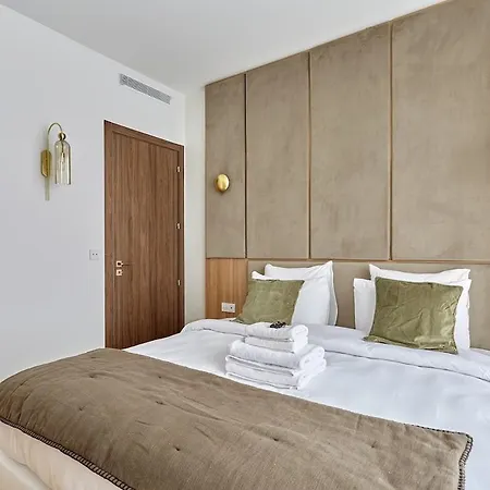 Apartment Exceptional 3 Bedrooms Heart Of By Prestige