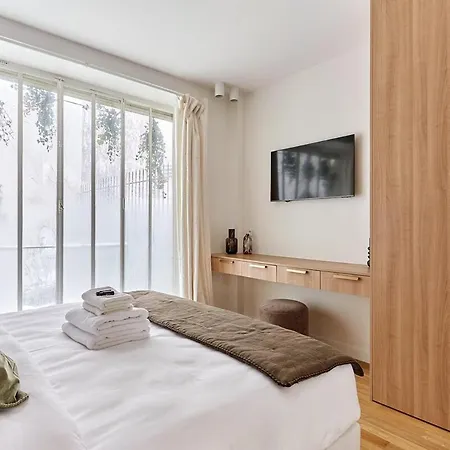 Exceptional 3 Bedrooms Heart Of By Prestige * Paris