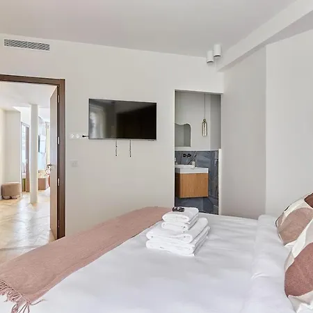 Exceptional 3 Bedrooms Heart Of By Prestige Apartment