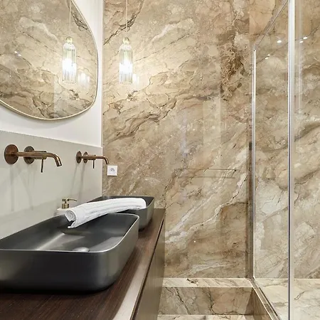 Exceptional 3 Bedrooms Heart Of By Prestige Apartment *